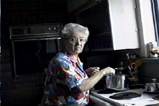 Mamma in de keuken.jpg